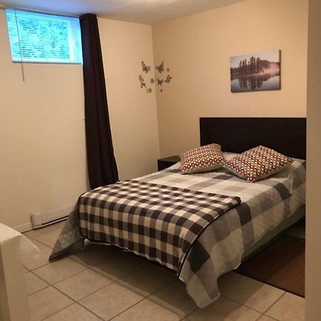 Appartement Oasis De La Riviere à Chicoutimi Extérieur photo
